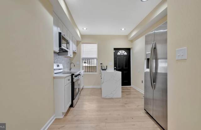 307 S SMALLWOOD Street