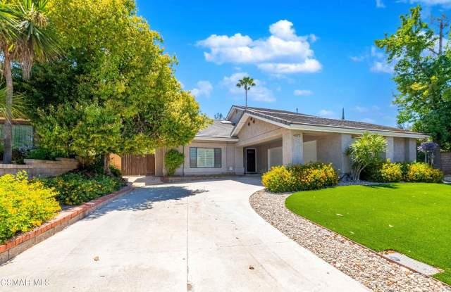 4272 N Cedarpine Lane