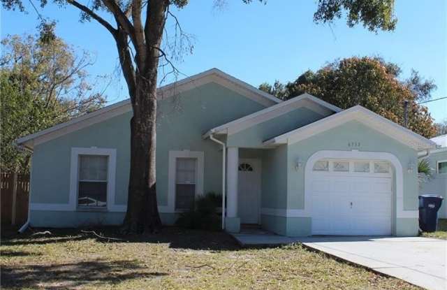 8713 N TANGERINE PLACE