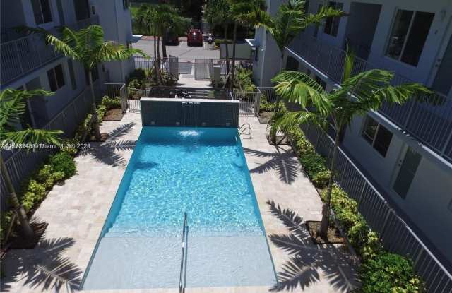 Photo of 315 S Shore Dr