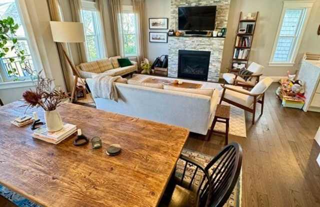 Spacious 3 Bed 2.5 Bath with Parking!