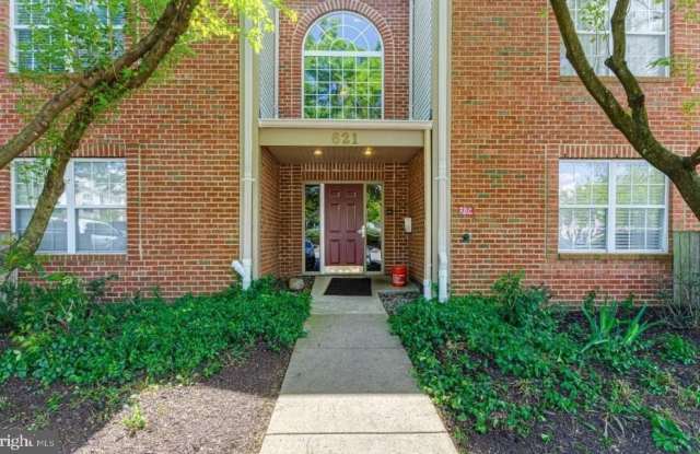 621 ADMIRAL Drive unit: 207