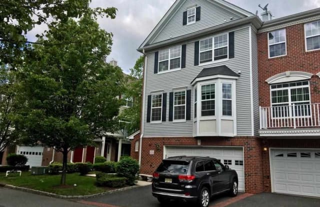 14 FOX HOUND CT - 14 Foxhound Court, Jersey City, NJ 07305