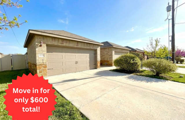**APPLICATION RECEIVED** *MOVE IN SPECIAL* High Ceilings, Fenced Yard & 2-Car Garage – New Braunfels Living!