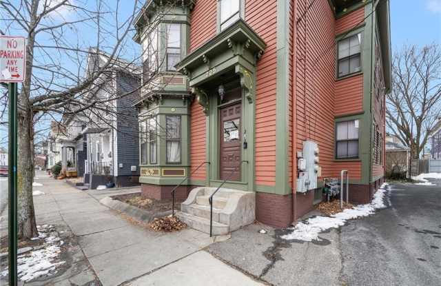 Photo of 225 Carpenter Street unit: 2