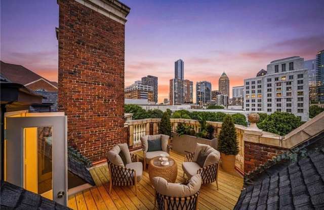 81 Peachtree Place NE