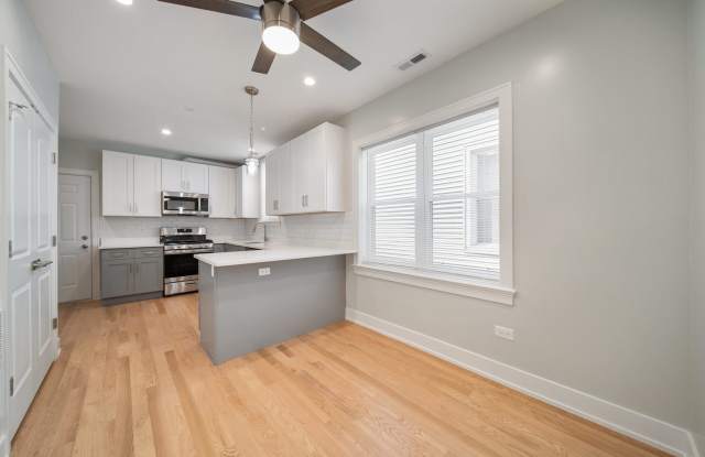 3014 N California Avenue