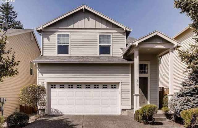 1573 NE Challis Place - Wonderful Tanasbourne Home