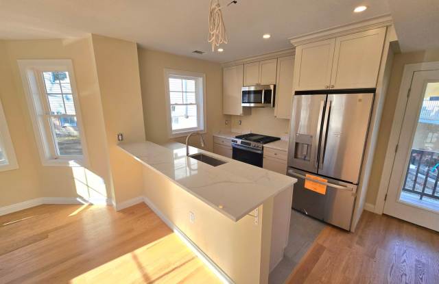 3-bed + 3-bath - New Construction - Oak Square Brighton
