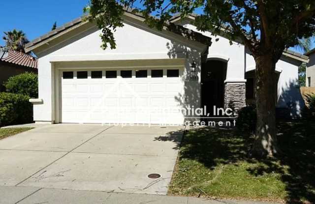 Charming West Roseville 3bd/2ba Home with 2 Car Garage