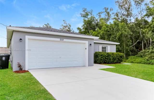 233 SW Bedford Rd