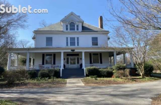 4444 Southampton Arch