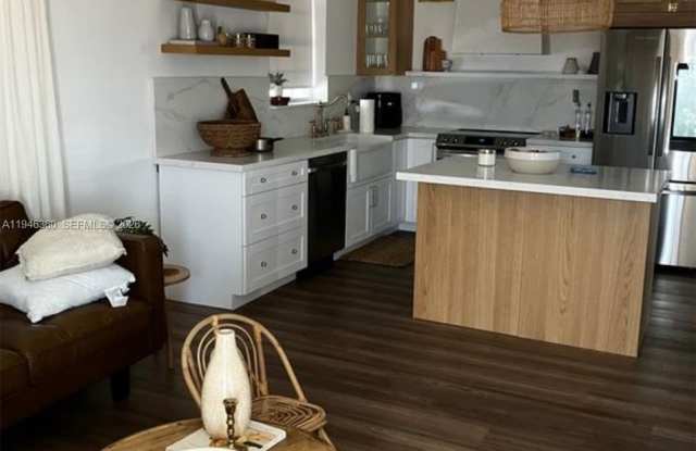 8221 NW South River Dr