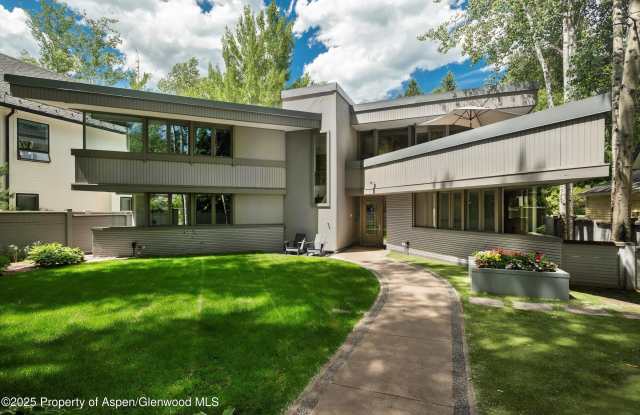 Photo of 506 W Hallam Street