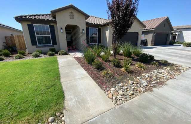 1025 S. Crumal St. - 1025 S Crumal St, Visalia, CA 93292