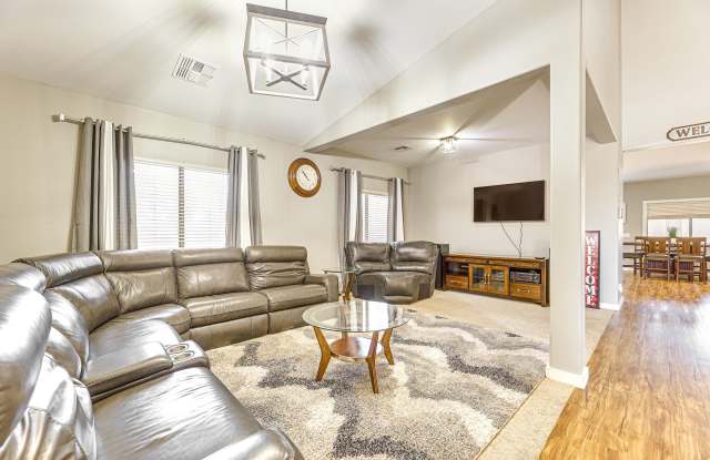 3552 North Excalibur Place