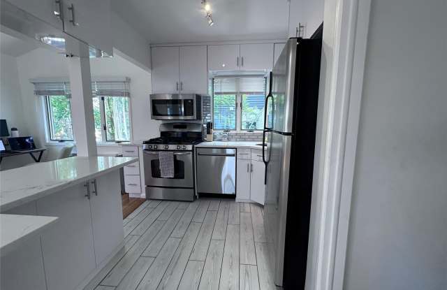 414 E Chester Street