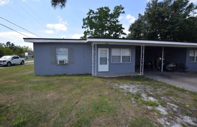 2 Bedroom 1Bath Duplex For Rent at 102 W Lancaster Road Orlando, FL 32809