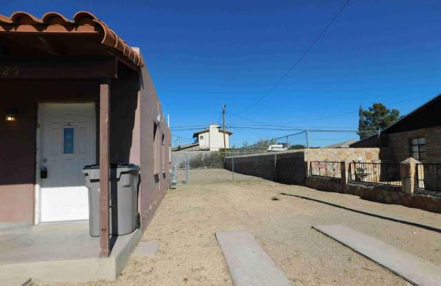 7625 HACIENDA Avenue