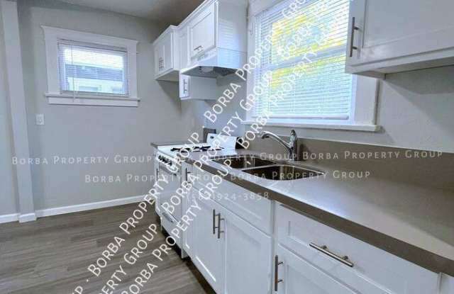 909 Alamitos Ave