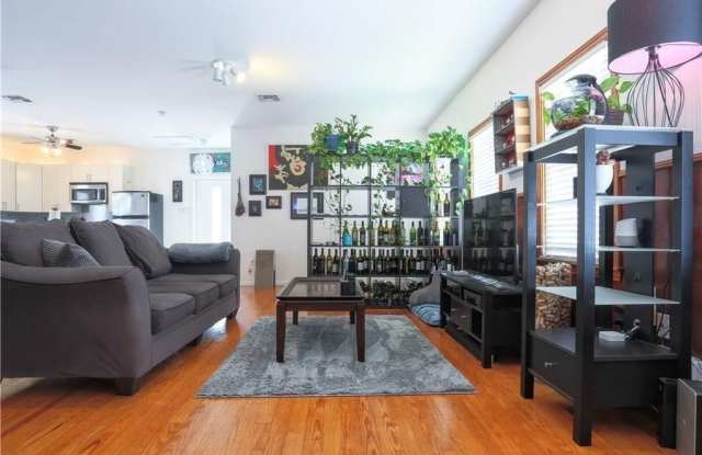 Photo of 5200 Avenue F