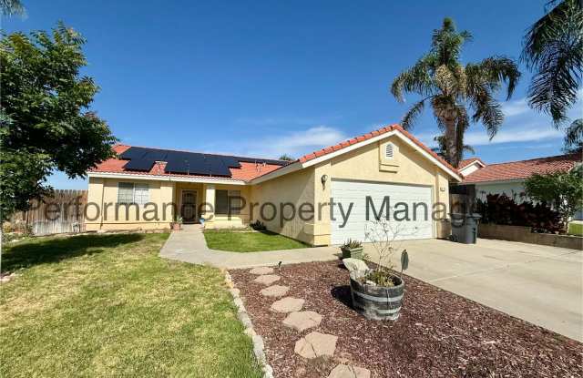 Updated 3 Bed/2 Bath Taft Home w/ Pool, Solar & $0 Deposit Option