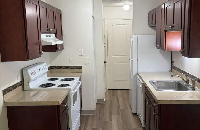 2297 SE Courtney Ave #5