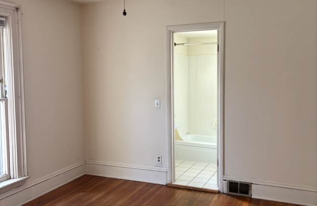 Photo of 129 E Gorham - Unit 3