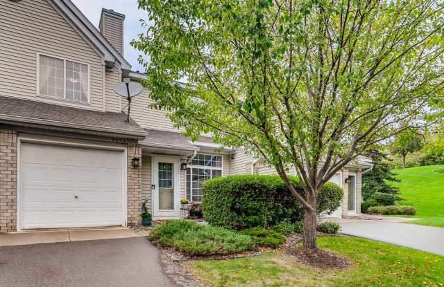 Photo of 2BR Woodbury Townhome with flexible lease term!