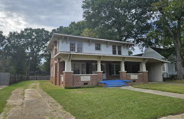 917 Pecan Boulevard
