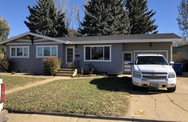 Photo of Cozy Single Family Home for Rent in Dickinson