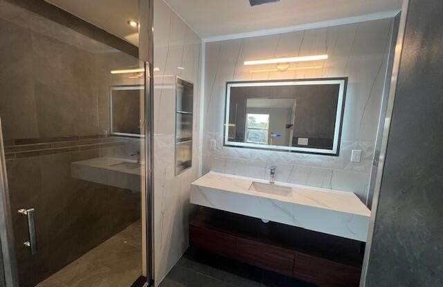 1002 Shorewinds Drive