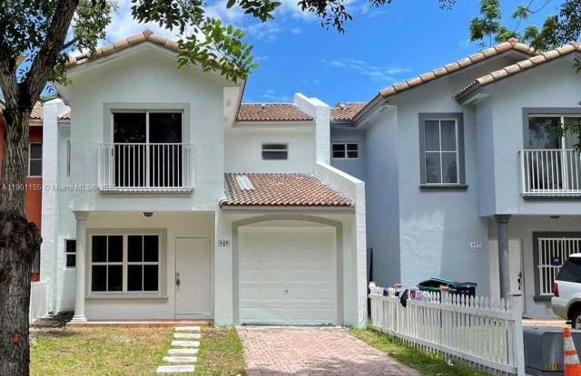 949 SW 6TH PL