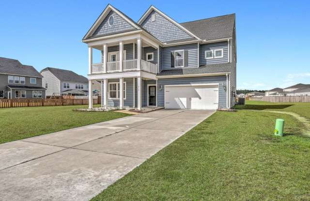 Photo of 6 Bedroom, 4.5 Bathroom Home in Cane Bay - Summerville