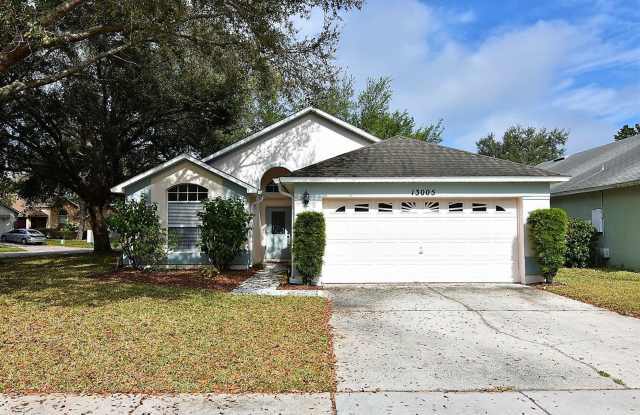 3br 2ba home, just under 1600 sq/ft, on a CORNER LOT in East Orlando community of EASTWOOD. photos photos
