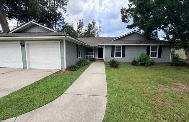 Spacious 3BR/2BA Home with 2-Car Garage in Valdosta City Limits!