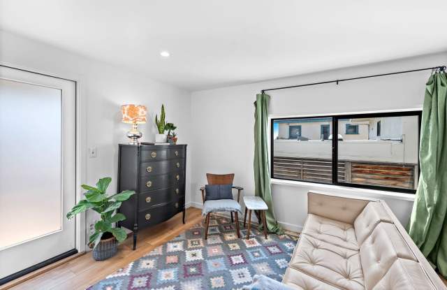 Woods Cove Ocean View Apartment