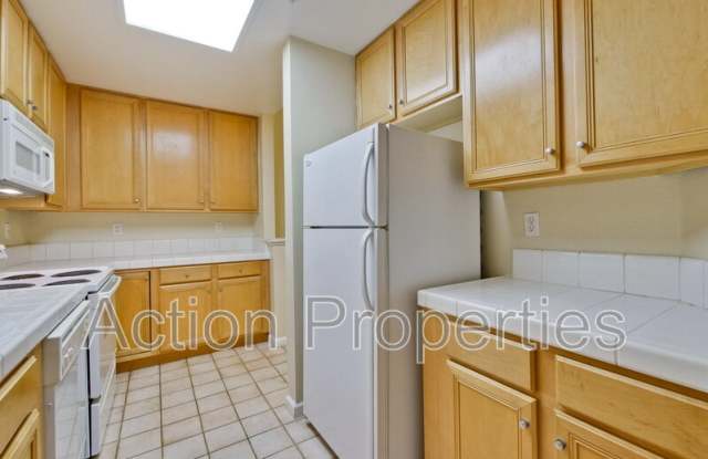 2160 Santa Cruz Avenue