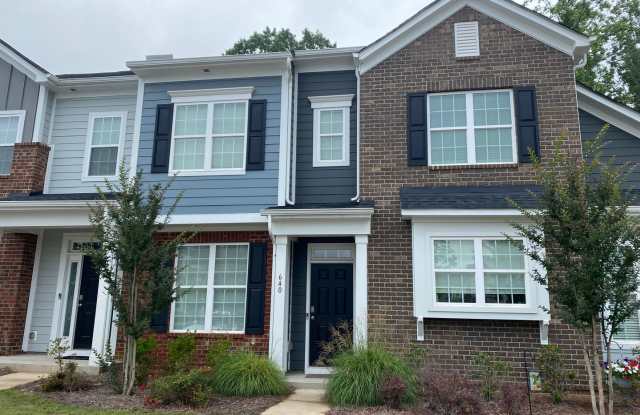 *Just reduced with $250 off first month's full rent