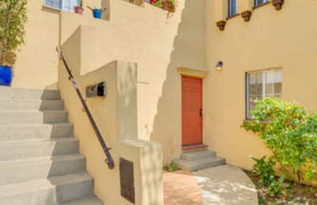 1248 S Point View St