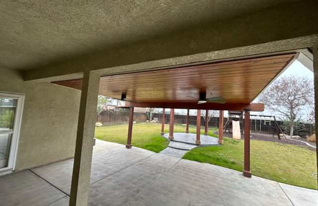 You have to see this yard and patio in the Vineyard subdivision in Northwest Hanford