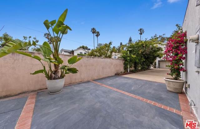 Photo of 736 N Alta Vista Blvd