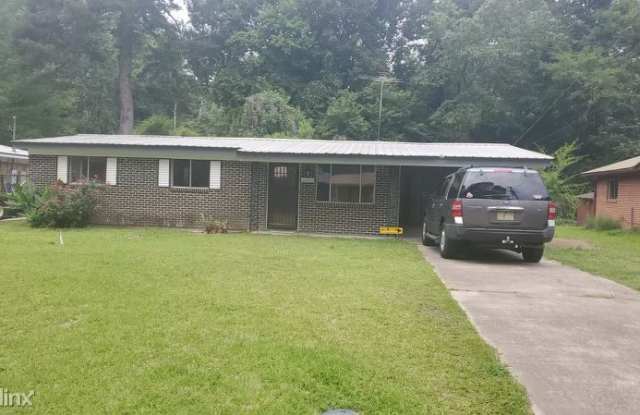 3009 Willow Dr