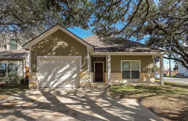 812 East 32nd Street - 812 East 32nd Street, Bryan, TX 77803