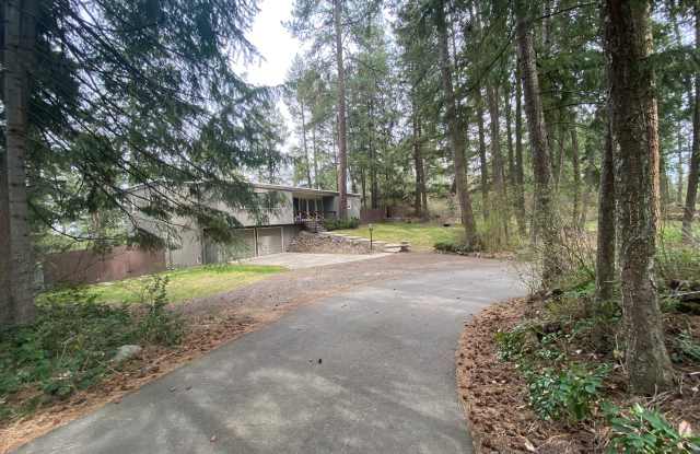 Unique View Property 3 bed, 3 bath located near the Kalispel Golf  Country Club  Whitworth. You must see this one! - 1510 West Forest Hills Court, Spokane County, WA 99218