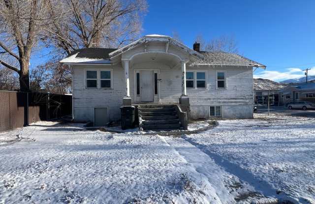 Corner location near ISU-Single Family Home with room to spread out!