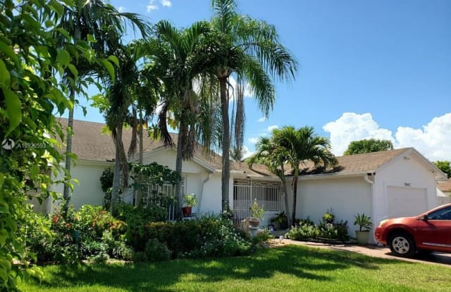 19642 NW 59th Pl - 19642 Northwest 59th Place, Country Club, FL 33015