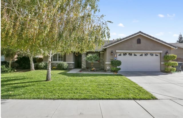 2635 W Sedona Ave - 2635 West Sedona Avenue, Visalia, CA 93291