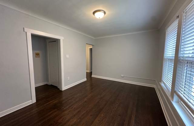 1381 W Greenleaf Ave