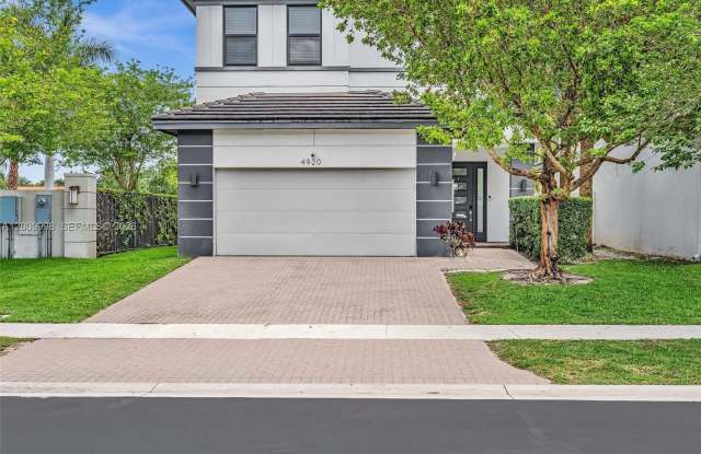 4920 Whispering Way
